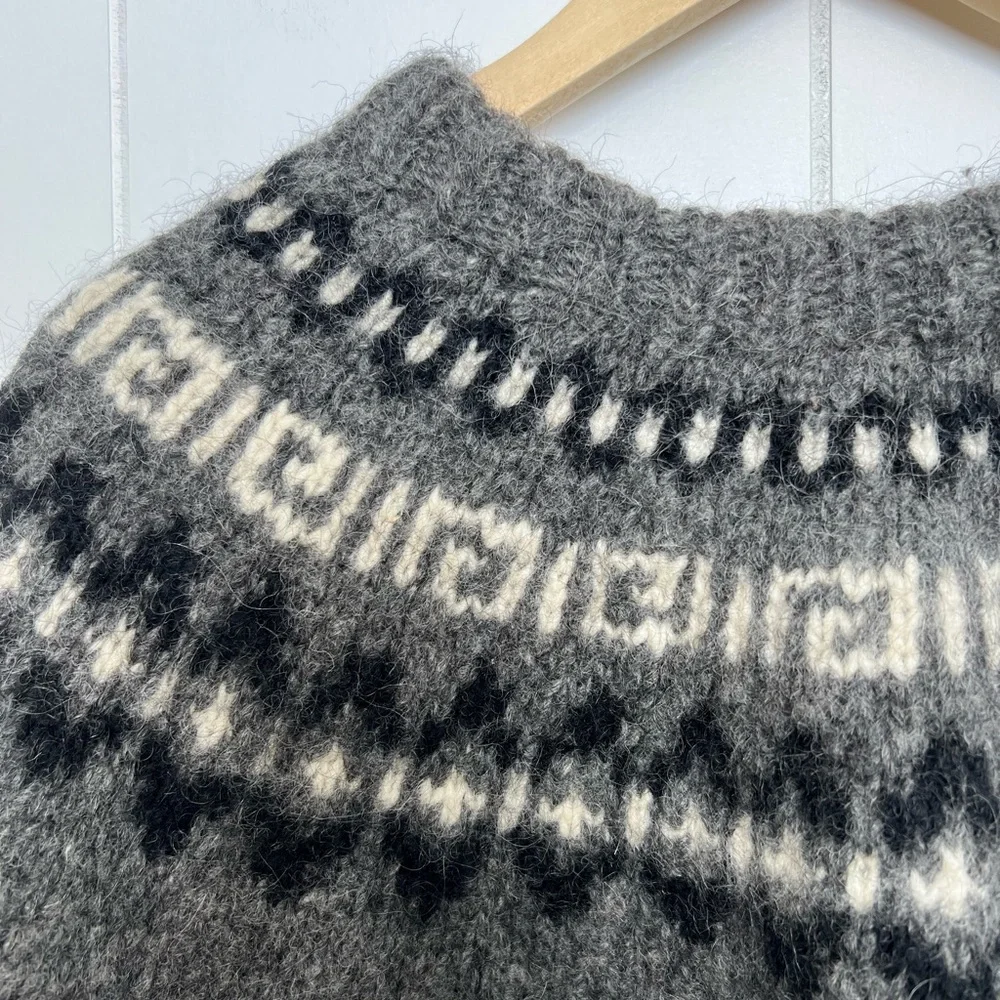 VINTAGE | Wool Sweater - Picture 6 of 8